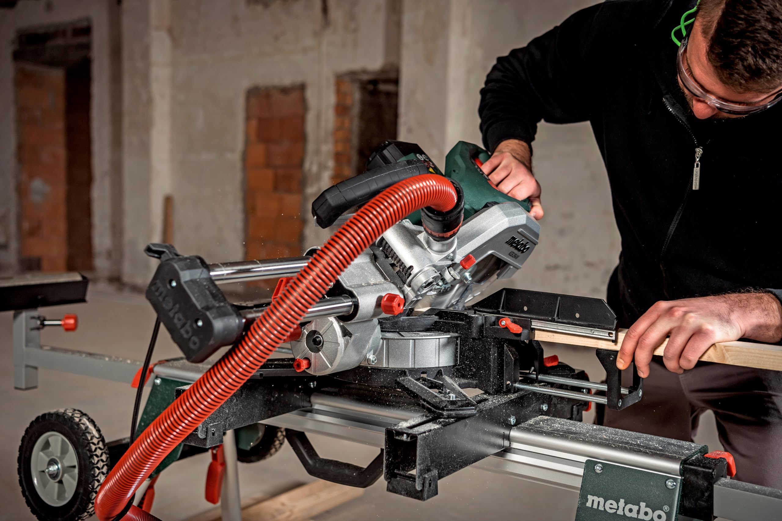 metabo-kgs-216-m-kapp-und-gehrungss-ge-mit-zugfunktion-216-mm-s-geblatt-precisio image 4