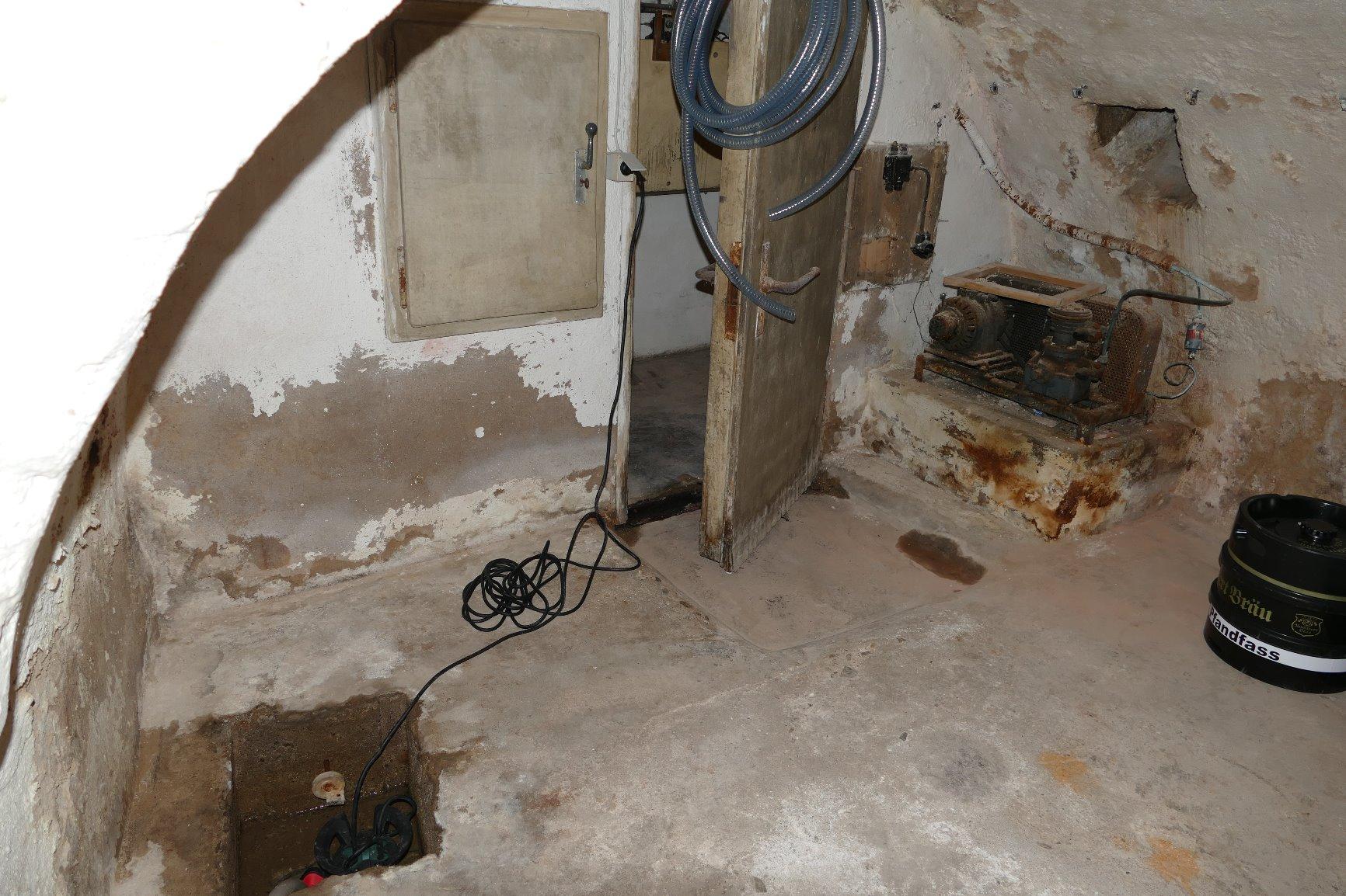 Leerpumpt den Keller in Minuten