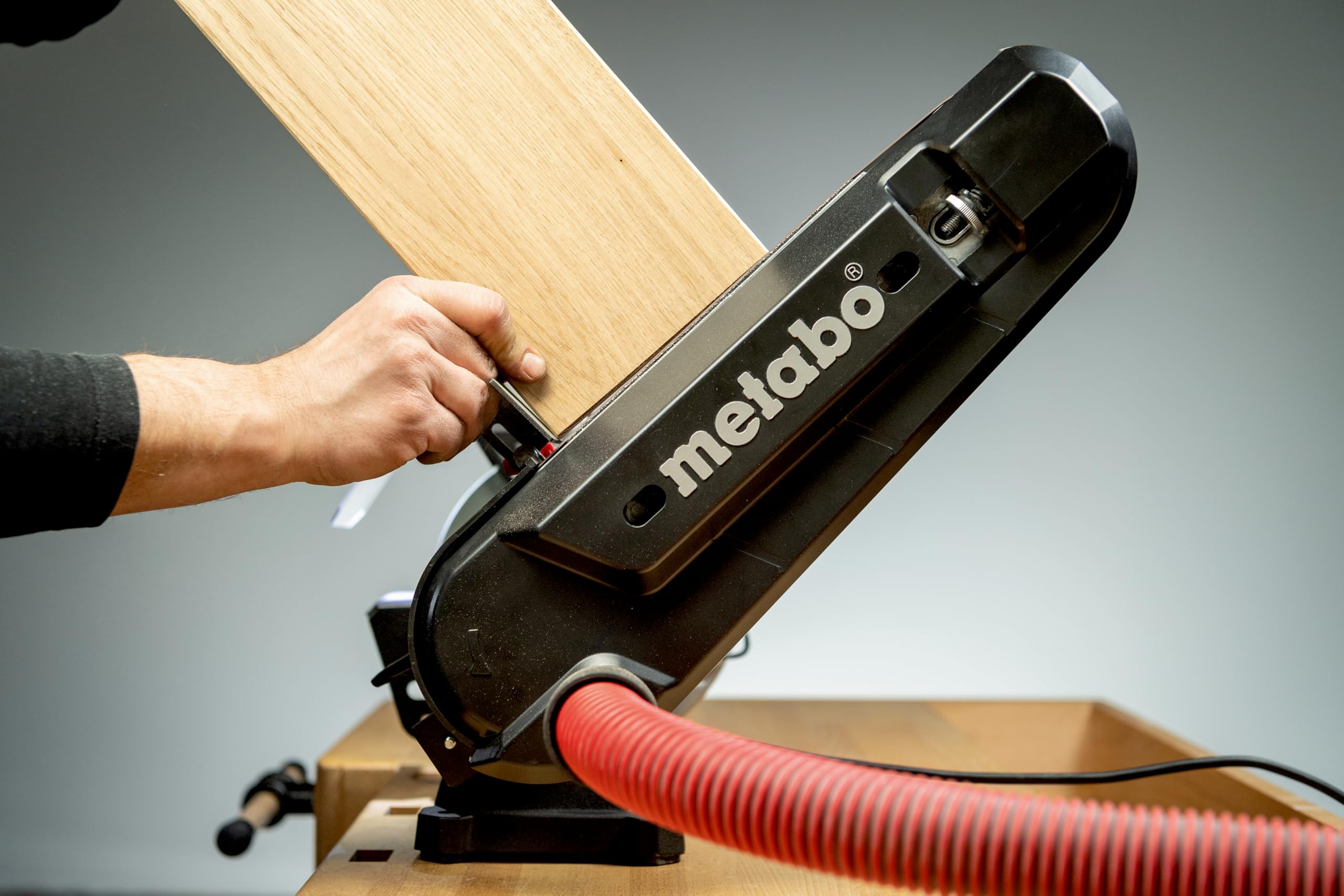 metabo-bs-200-plus-kombi-bandschleifmaschine-mit-schleifband-schleifscheibe-und- image 4