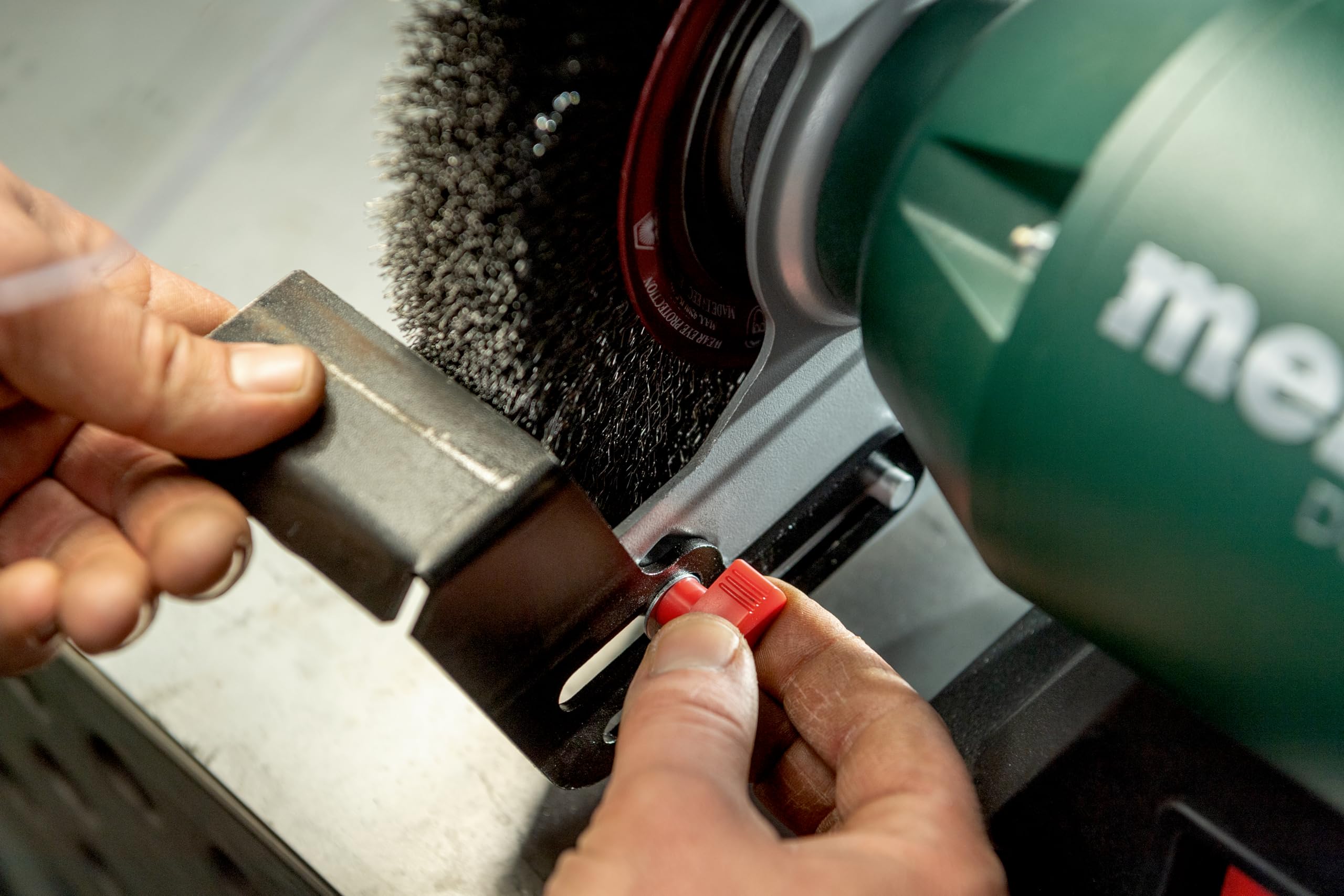 metabo-bs-200-plus-kombi-bandschleifmaschine-mit-schleifband-schleifscheibe-und- image 7